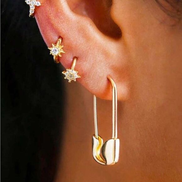 Free People Jewelry - Elegant Gold Safety Pin Earrings N996